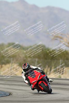 media/Dec-01-2025-Moto Forza (Mon) [[2daa91e15f]]/1-Advanced Group/Session 3 (Turn 3)/